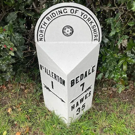 The Up And Over Апартаменты